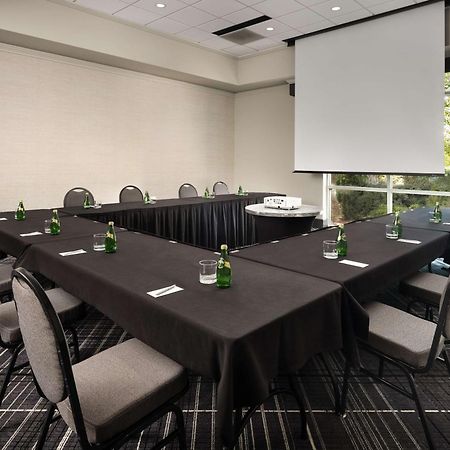 Hilton Charlotte Airport Hotel Екстер'єр фото